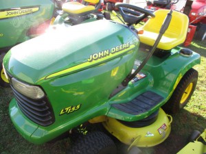 John Deere LT155